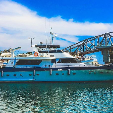 Отель Motor Yacht Boatel Барселона Экстерьер фото