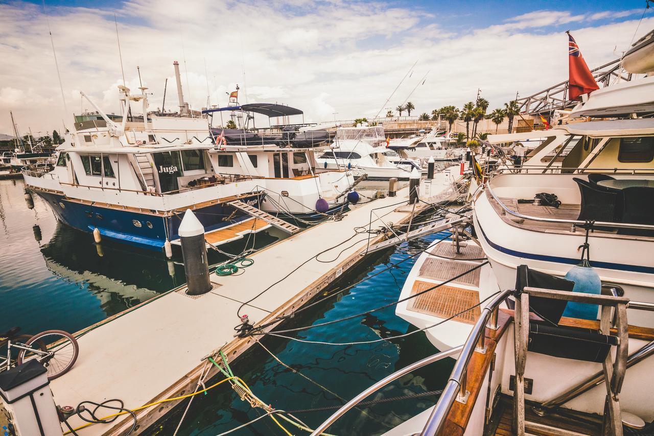 Отель Motor Yacht Boatel Барселона Экстерьер фото